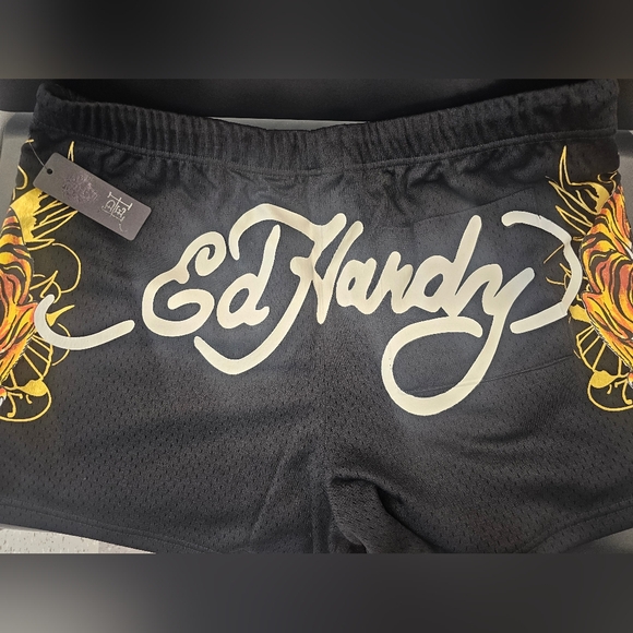 Ed Hardy Black Shorts with Tiger Design - Picture 4 of 4
